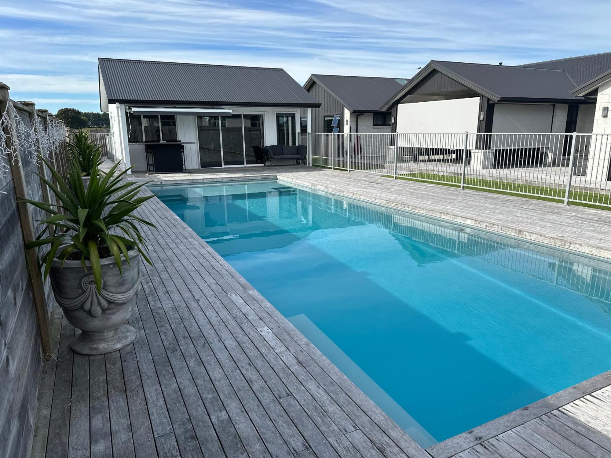 Hobbiton Pool House Hotel Matamata Bagian luar foto